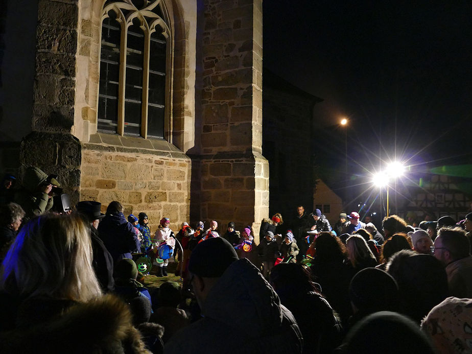 Sankt Martin Laternenumzug durch die Stadt (Foto: Karl-Franz Thiede)